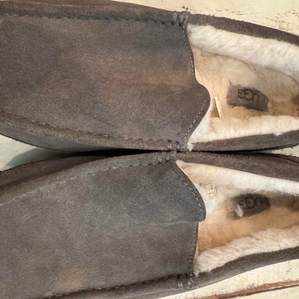 UGG Ascot Suede Slippers Mens 8 Charcoal Grey Wool Lined Loafers 1101110